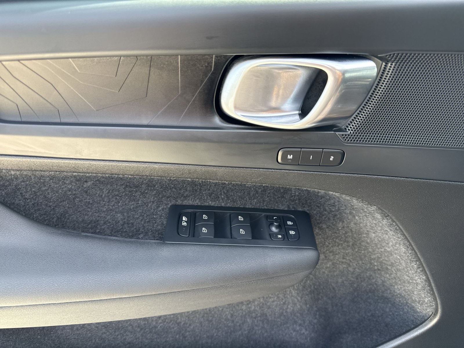 Used 2023 Volvo C40 P8 Recharge Plus AWD/4WD image 15