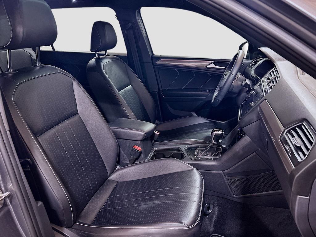 Used 2022 Volkswagen Tiguan SE R-Line FWD image 27