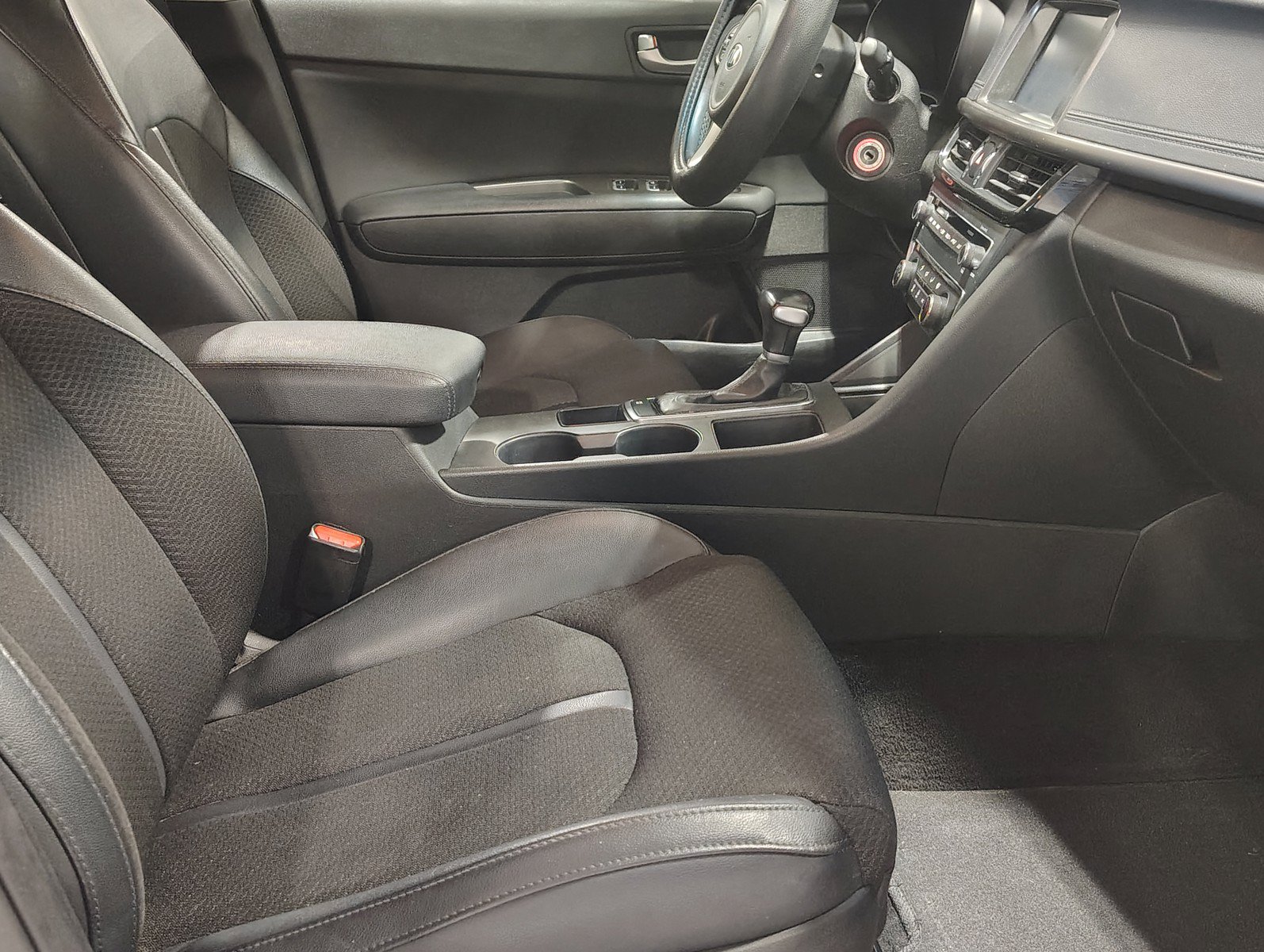 Used 2018 Kia Optima S FWD image 32