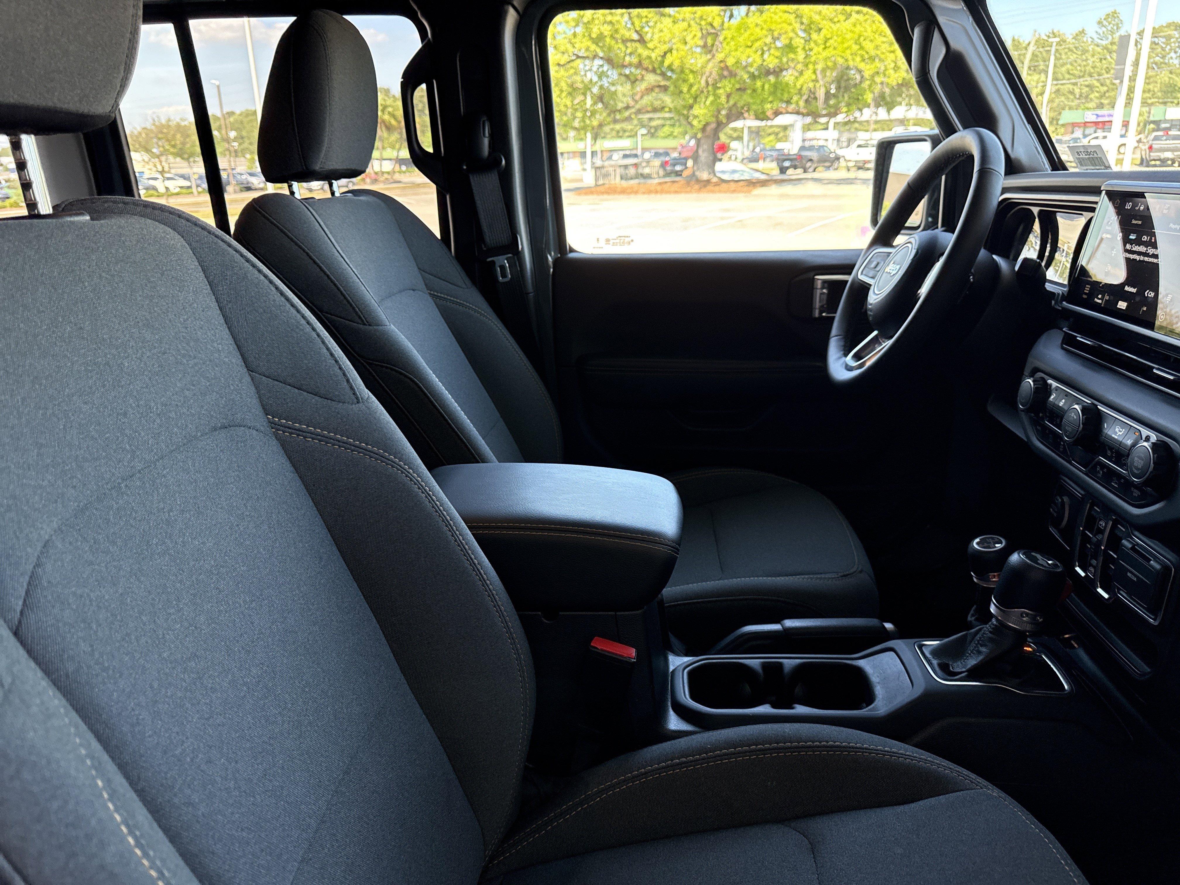 Used 2025 Jeep Wrangler Sahara w/ Safety Group image 31