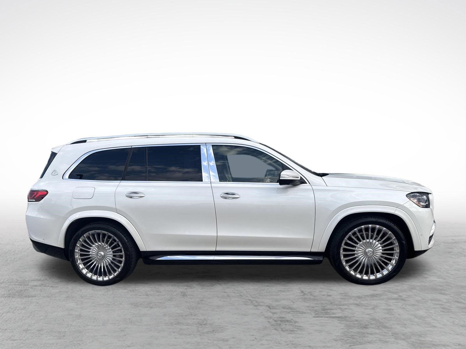 Used 2023 Mercedes-Benz Maybach GLS 600 4MATIC image 10