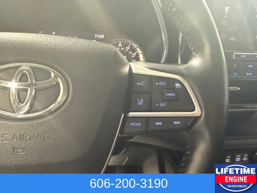 Used 2022 Toyota Highlander Platinum AWD/4WD image 17