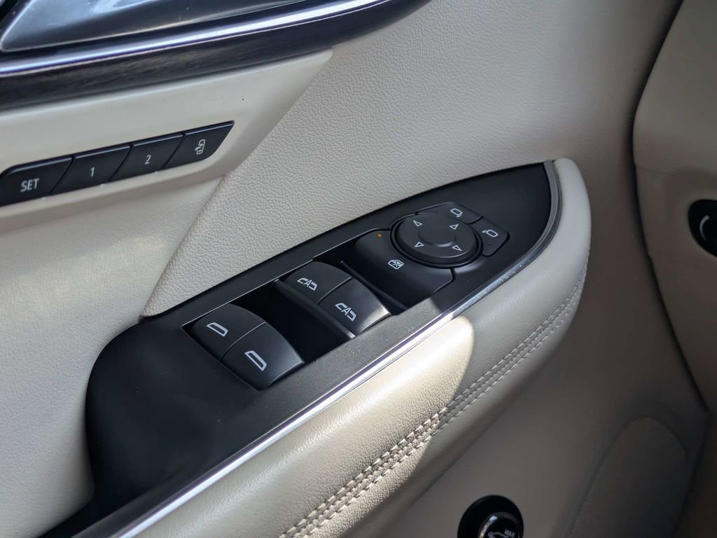 Used 2023 Buick Envision Avenir FWD image 24
