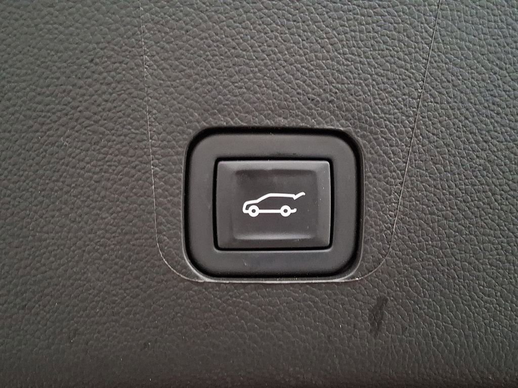 Certified 2023 Chevrolet Traverse Premier image 32