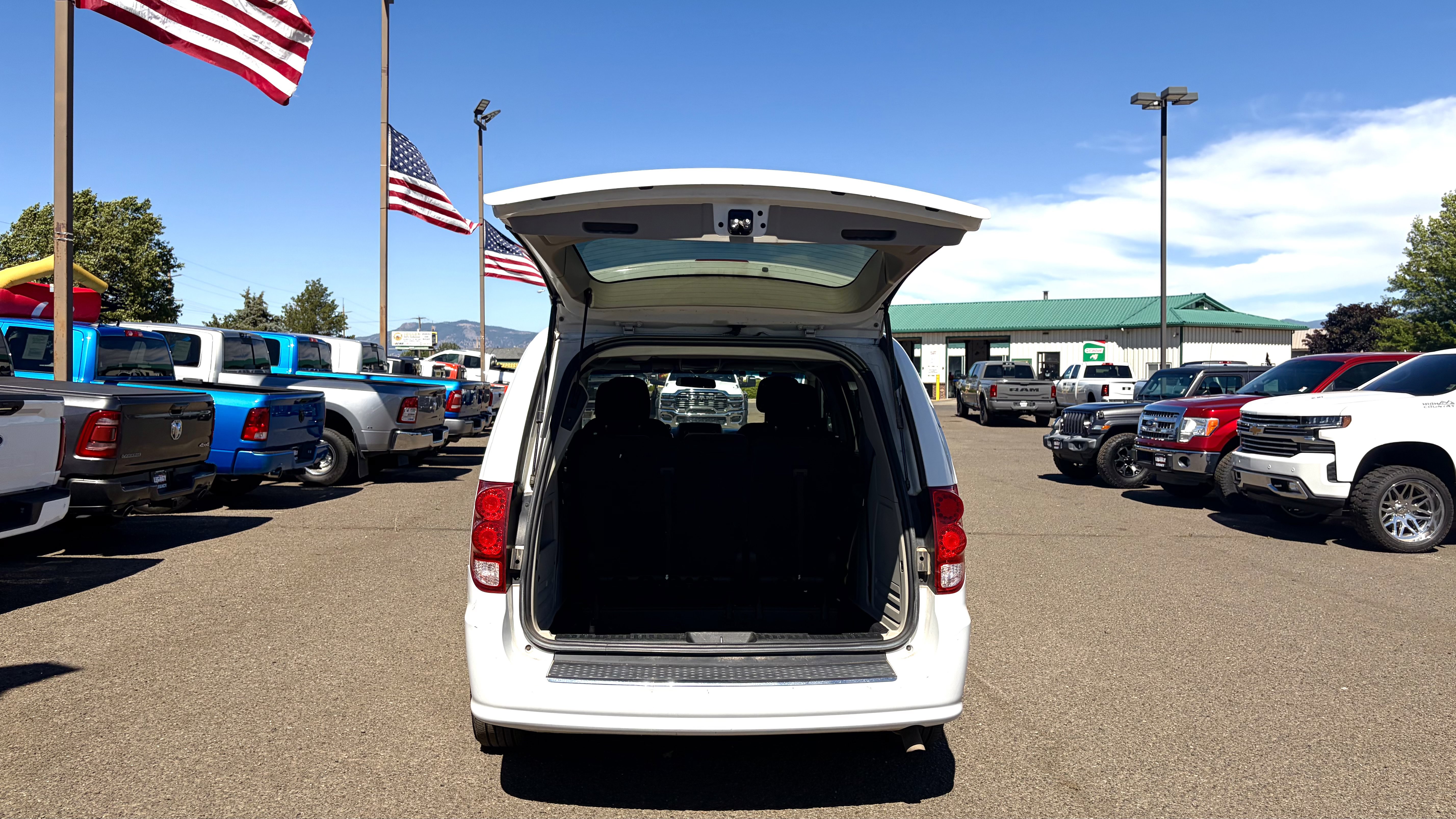 Used 2015 Dodge Grand Caravan SXT FWD image 19