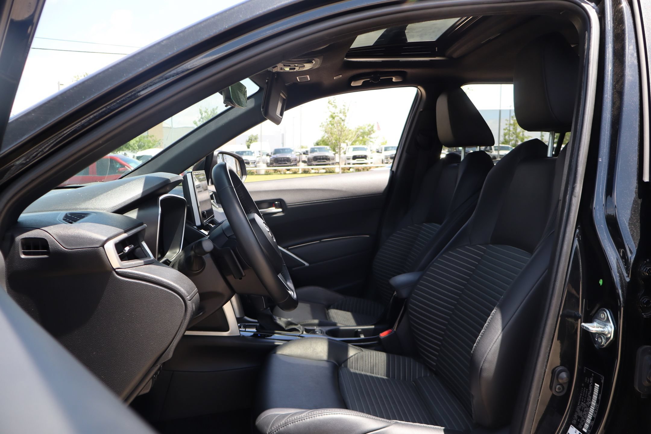 Used 2025 Toyota Corolla Cross AWD Hybrid w/ Convenience Package image 11