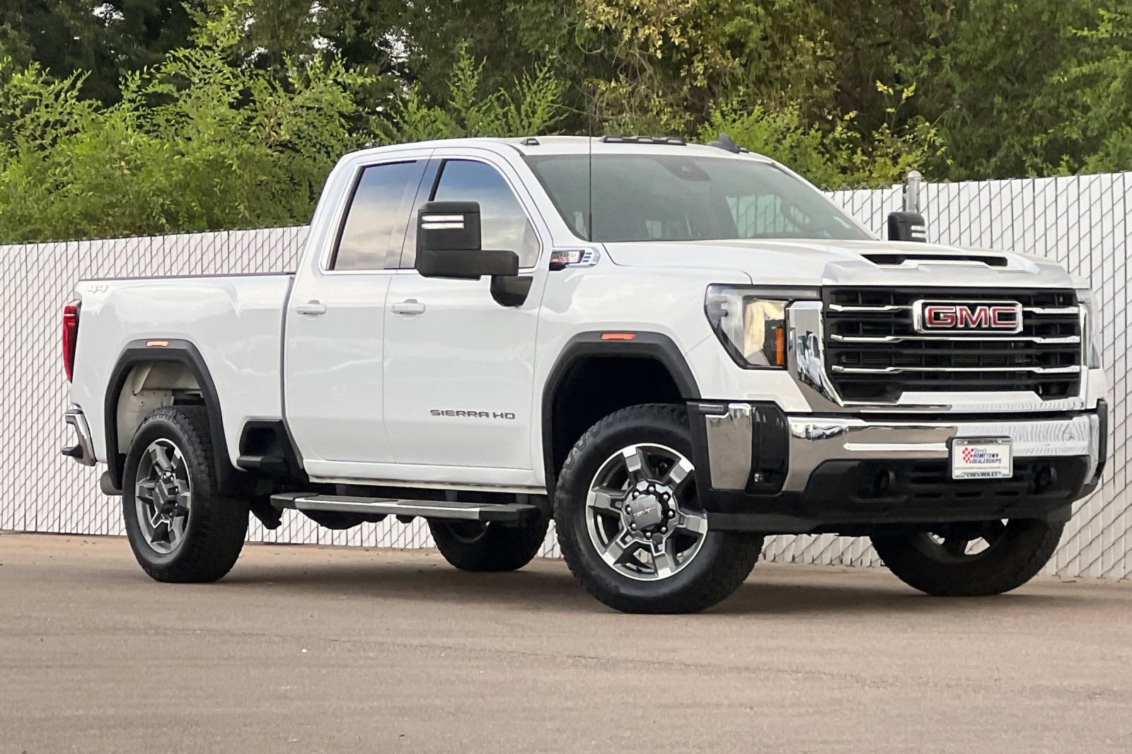 Used 2025 GMC Sierra 2500 SLE w/ SLE Value Package; AWD/4WD image 2