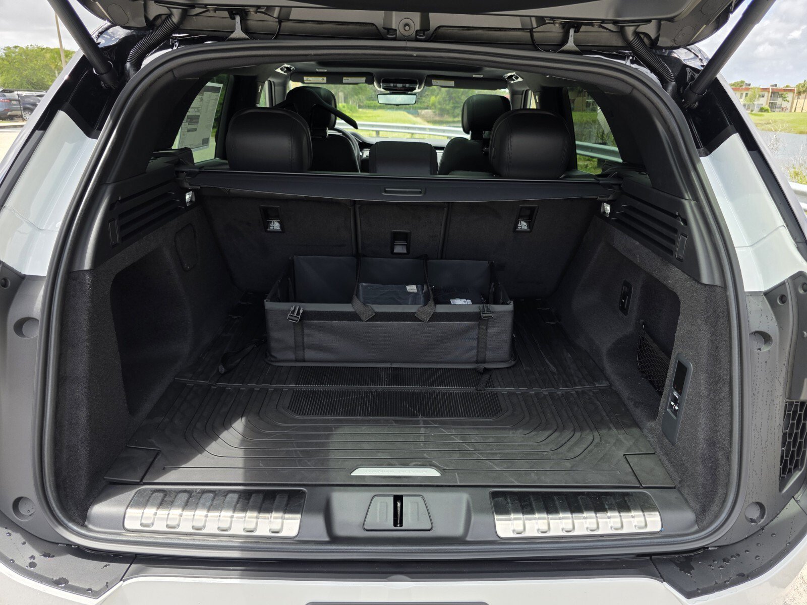 New 2026 Land Rover Range Rover Sport Dynamic SE AWD/4WD image 15