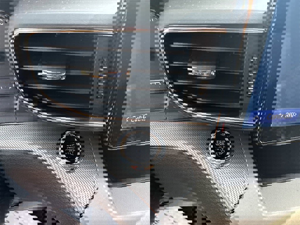 Used 2022 Ford Explorer XLT w/ Equipment Group 202A image 23