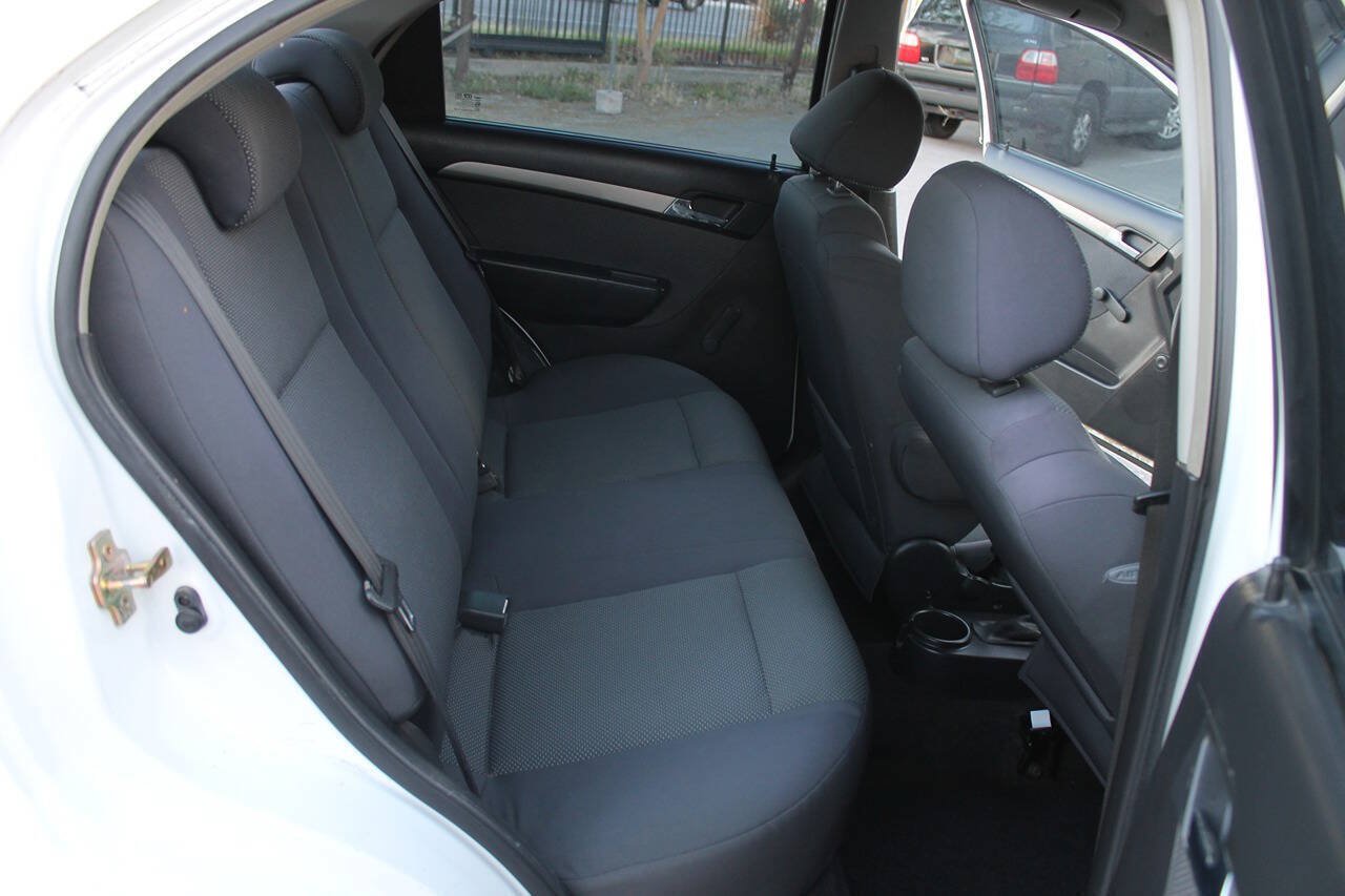 Used 2007 Chevrolet Aveo LS FWD image 29