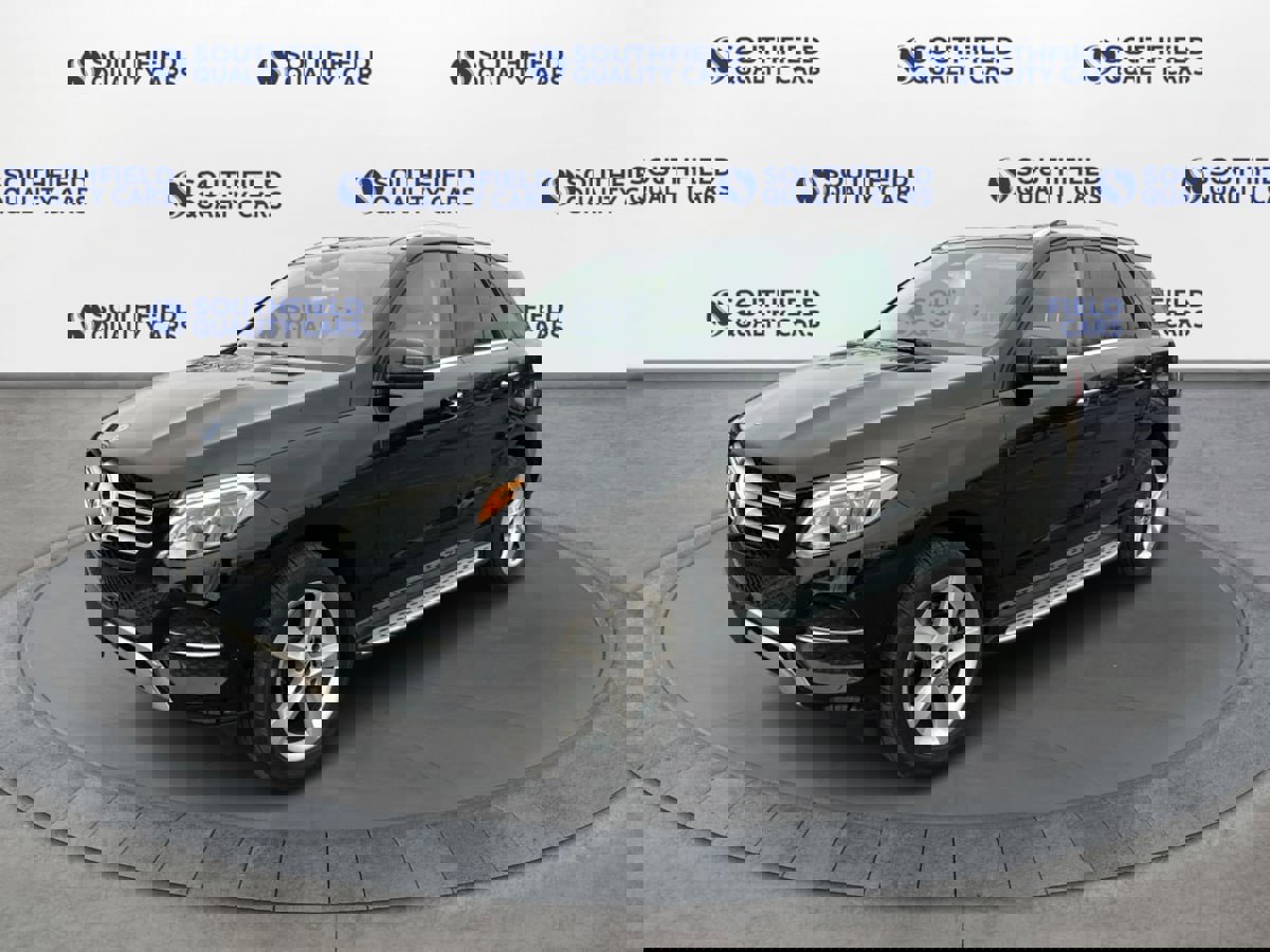 Used 2019 Mercedes-Benz GLE 400 4MATIC w/ Premium 2 Package image 2