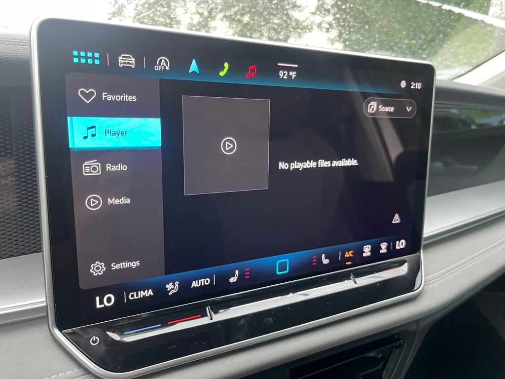 New 2025 Volkswagen Tiguan SE image 9