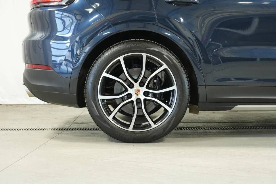 Used 2025 Porsche Cayenne S image 40