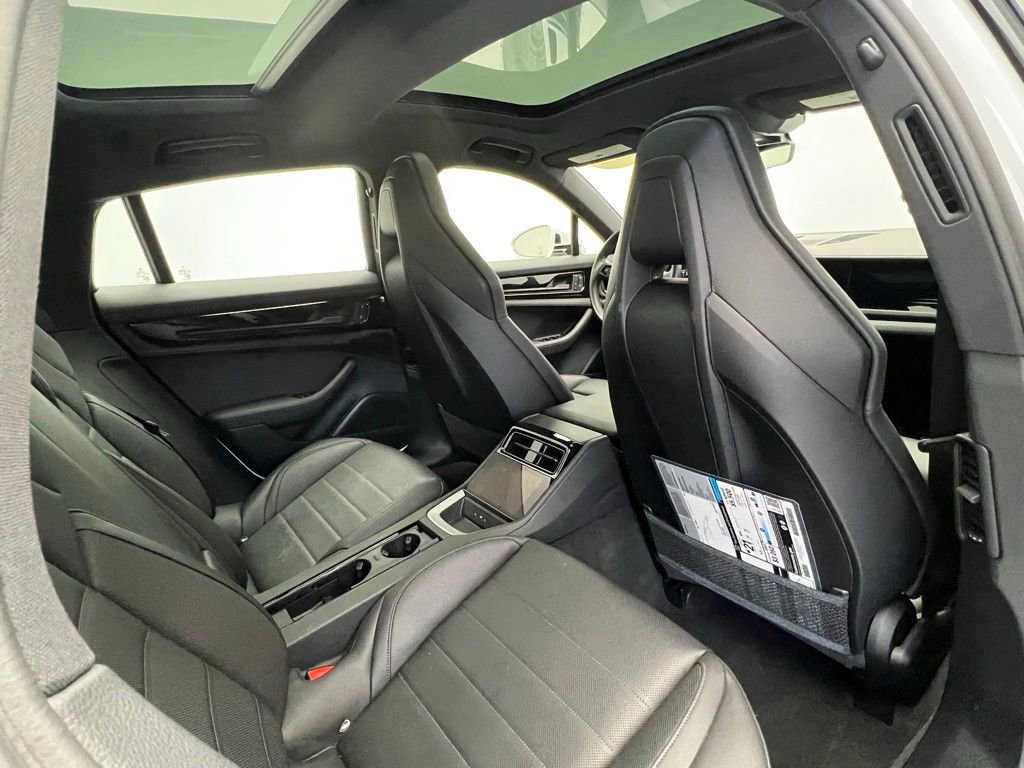 Used 2024 Porsche Panamera image 16
