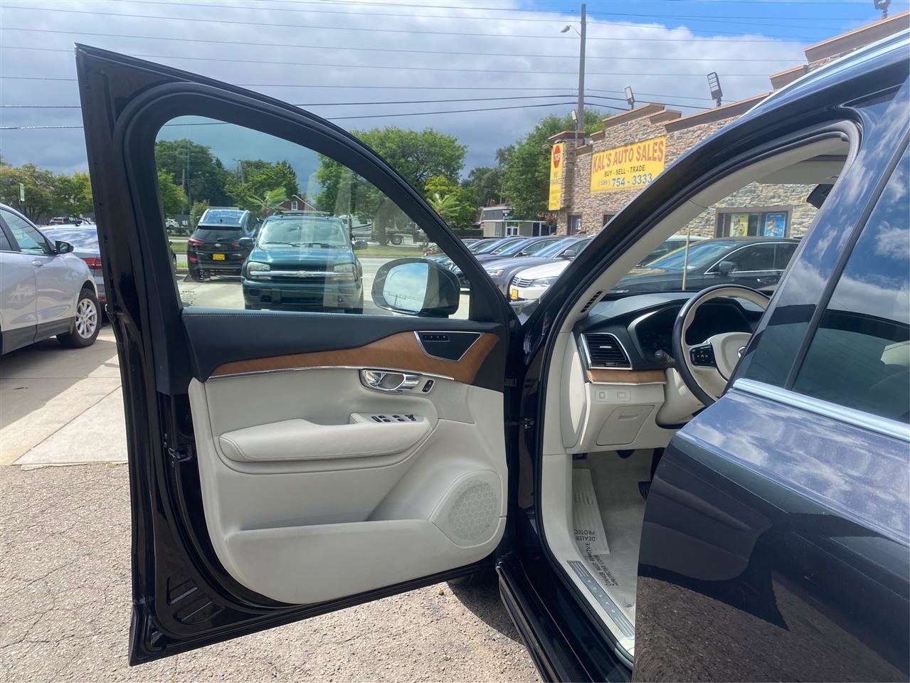 Used 2016 Volvo XC90 T6 Inscription w/ Vision Package image 31