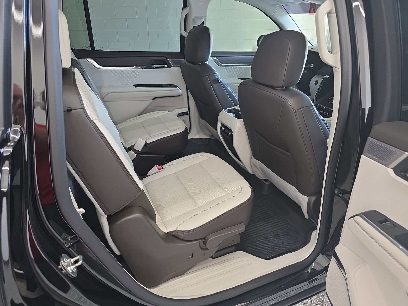 Used 2024 GMC Acadia Denali w/ Super Cruise Package image 11