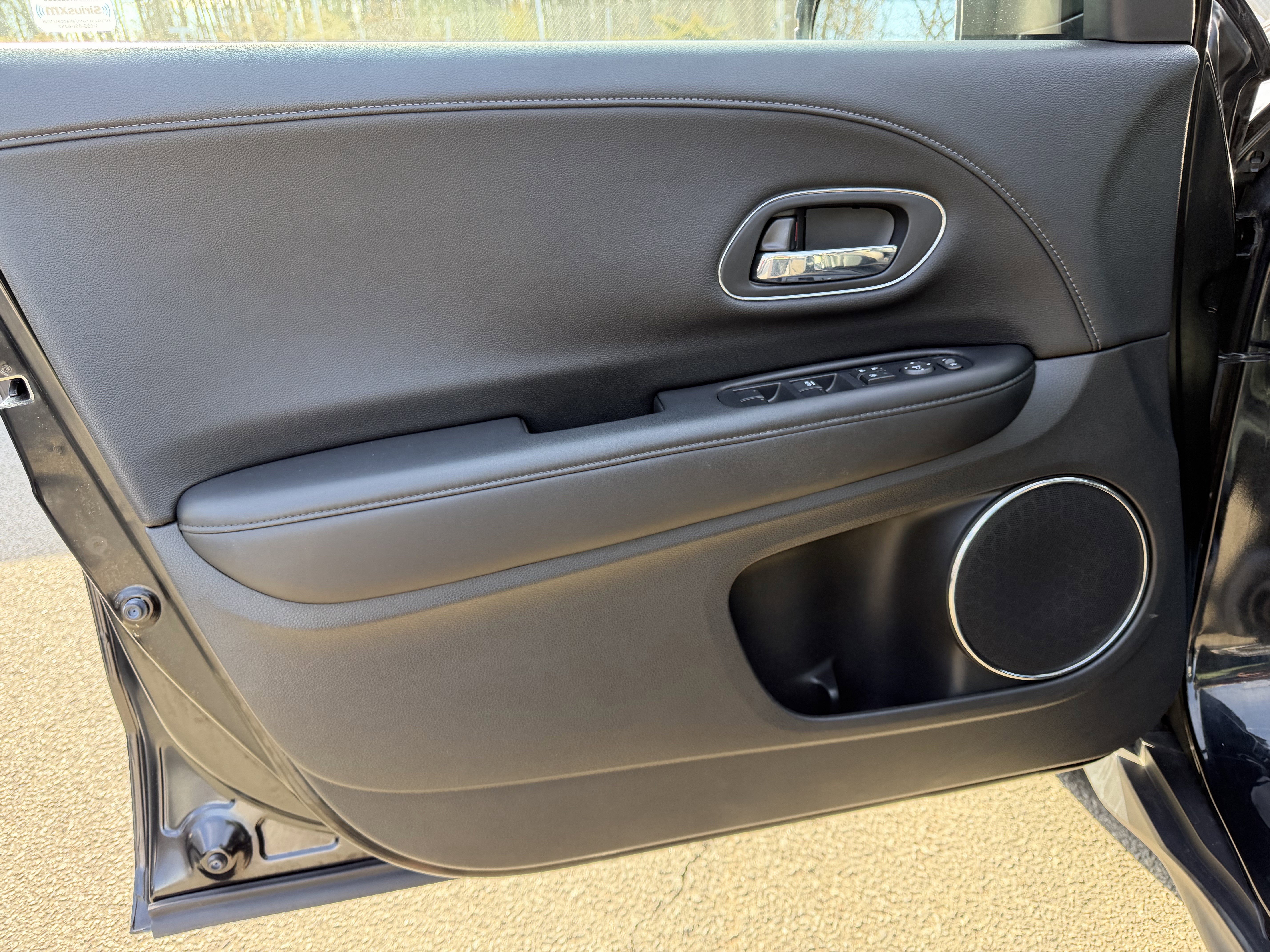 Used 2017 Honda HR-V EX-L image 9