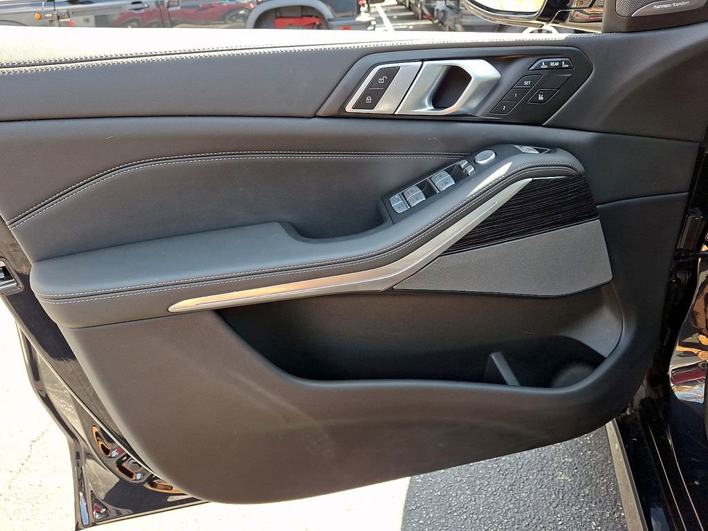 Used 2025 BMW X7 xDrive40i w/ M Sport Package image 14