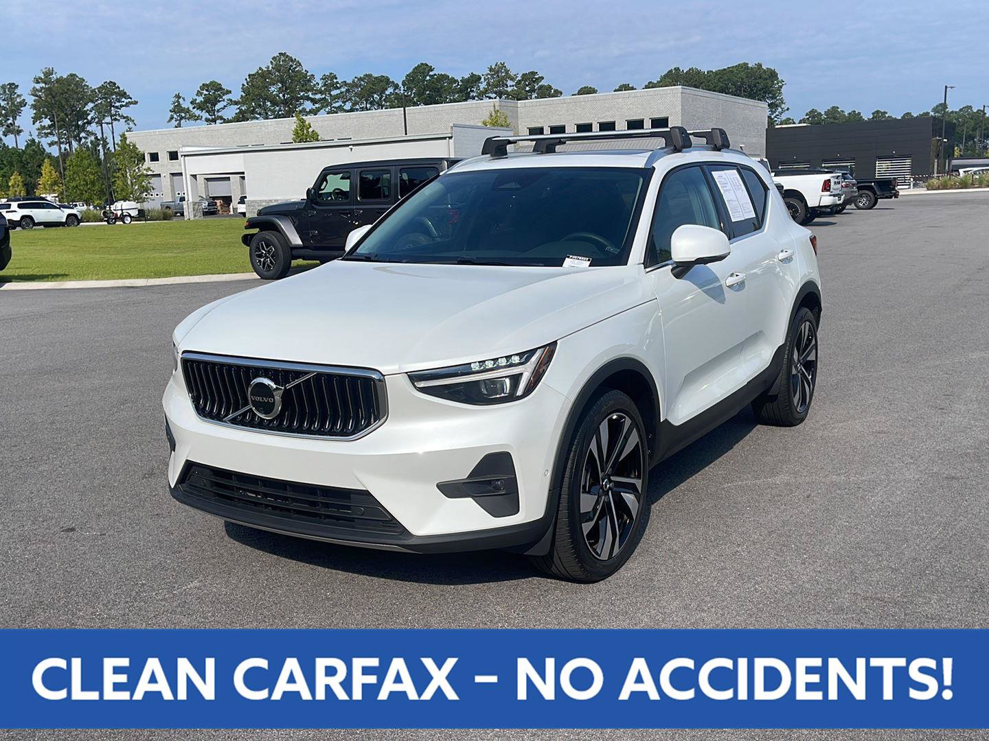 Used 2023 Volvo XC40 B5 Ultimate w/ Protection Package Premier AWD/4WD image 3