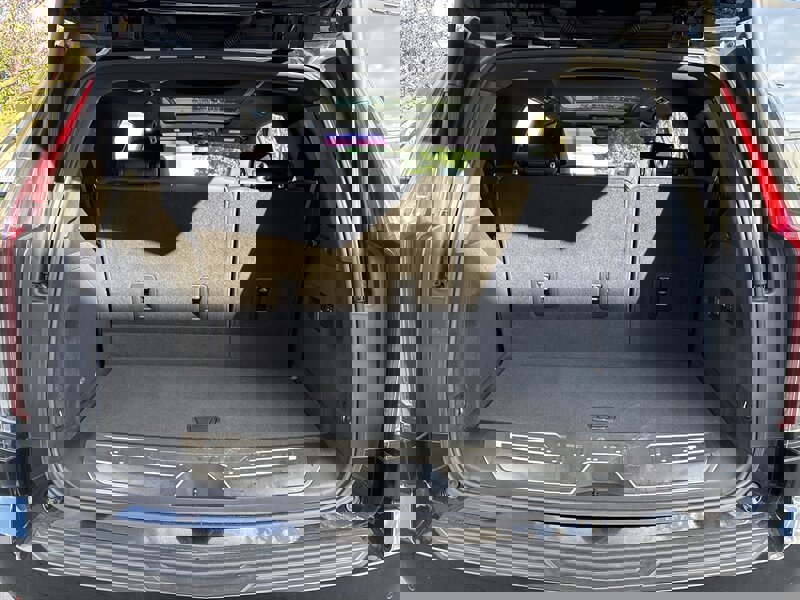 Used 2021 Cadillac Escalade Premium Luxury w/ LPO, Illumination Package image 34