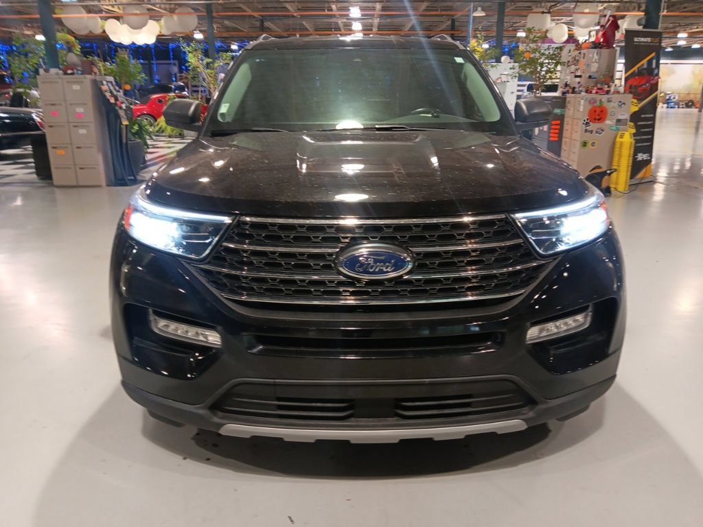 Used 2023 Ford Explorer XLT w/ Equipment Group 202A AWD/4WD image 10