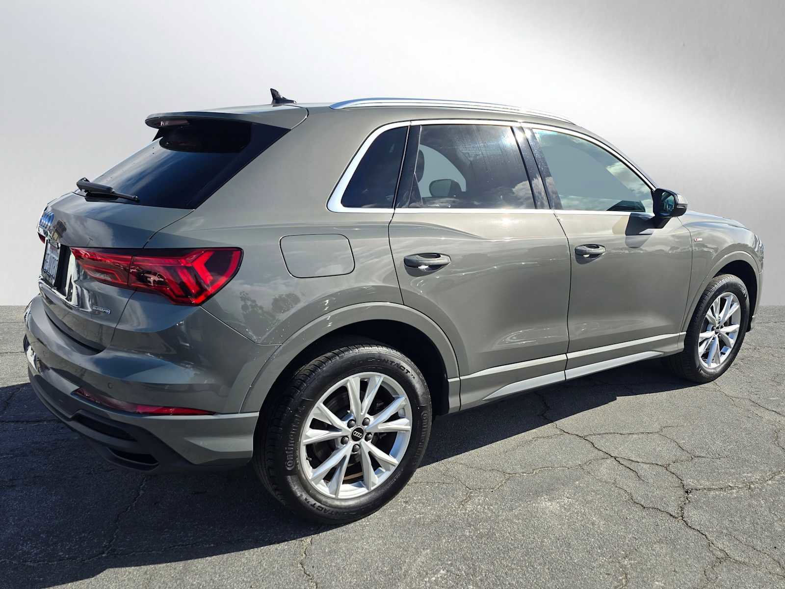 Used 2023 Audi Q3 2.0T Premium Plus w/ Premium Plus Package image 3