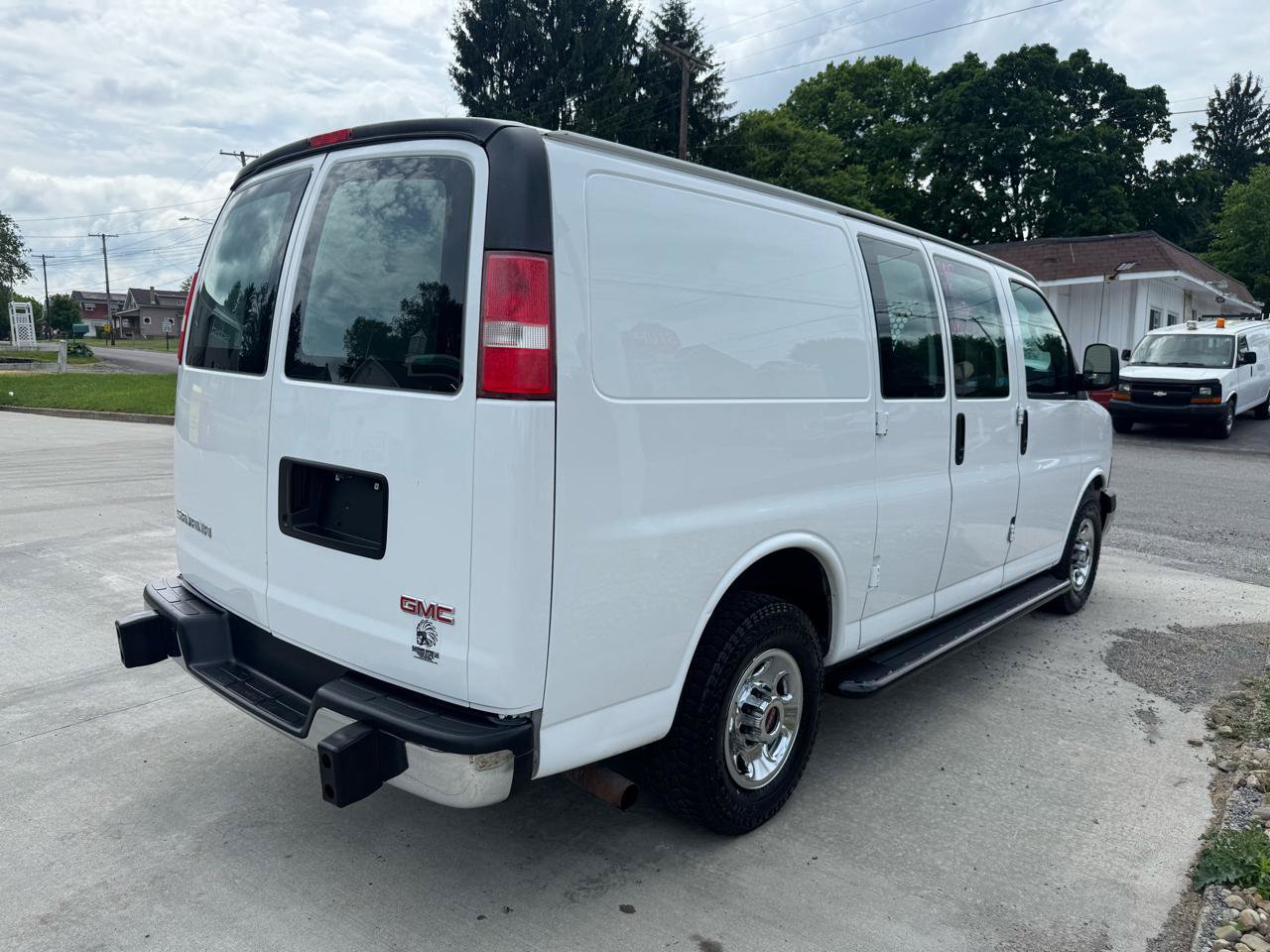 Used 2017 GMC Savana 2500 RWD image 5