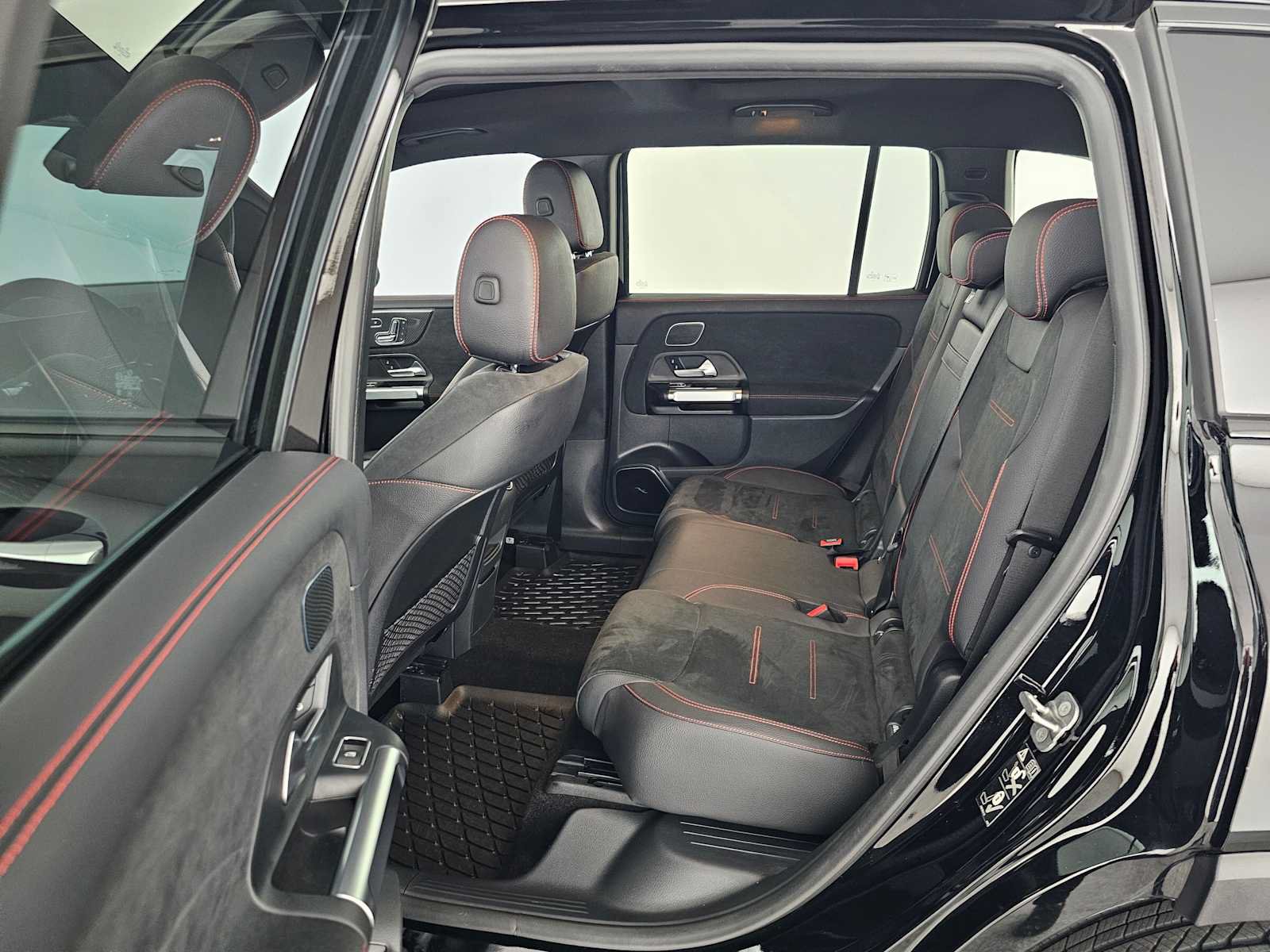 Used 2024 Mercedes-Benz GLB 250 image 16