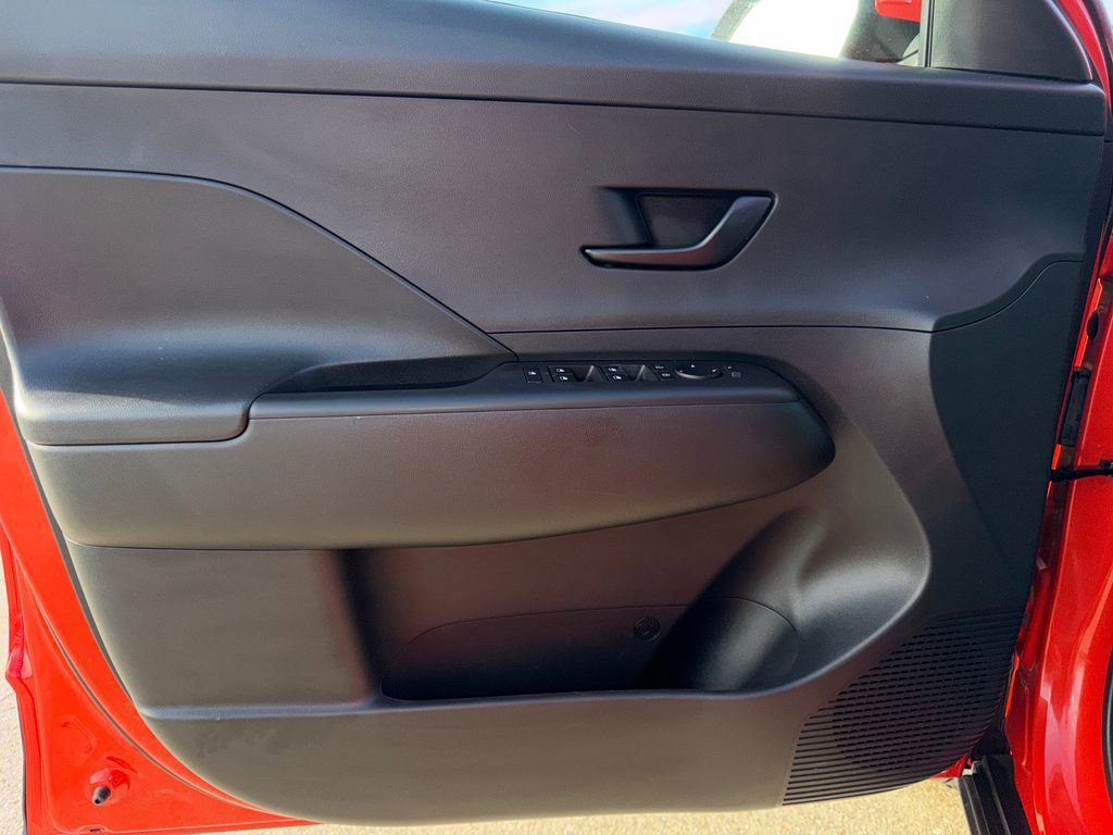 Used 2025 Hyundai Kona SEL FWD image 14