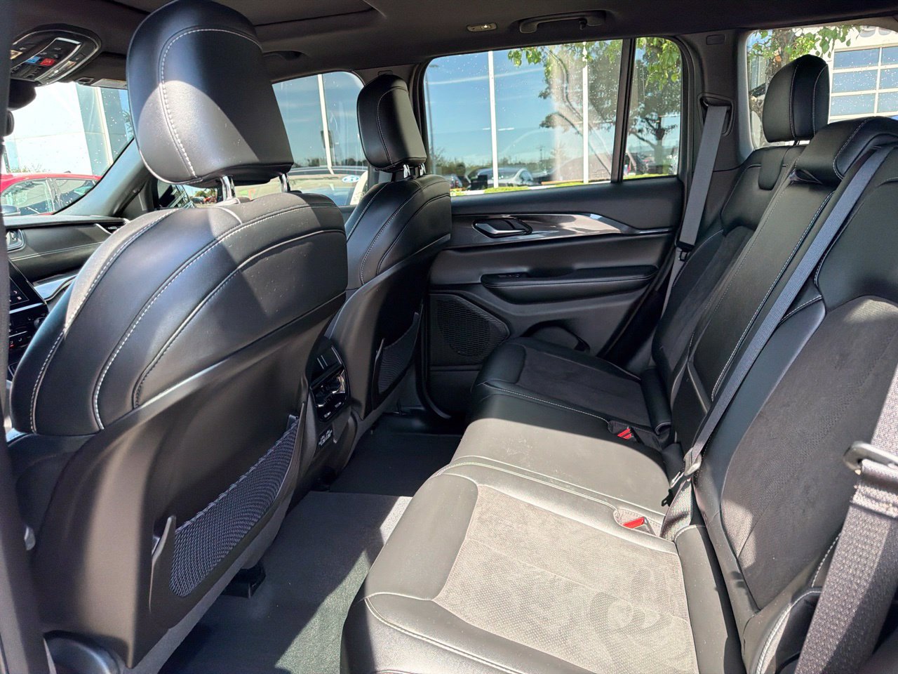 Used 2023 Jeep Grand Cherokee Altitude AWD/4WD image 20