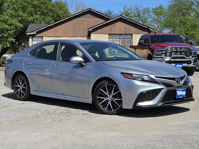 Used 2024 Toyota Camry SE image 2