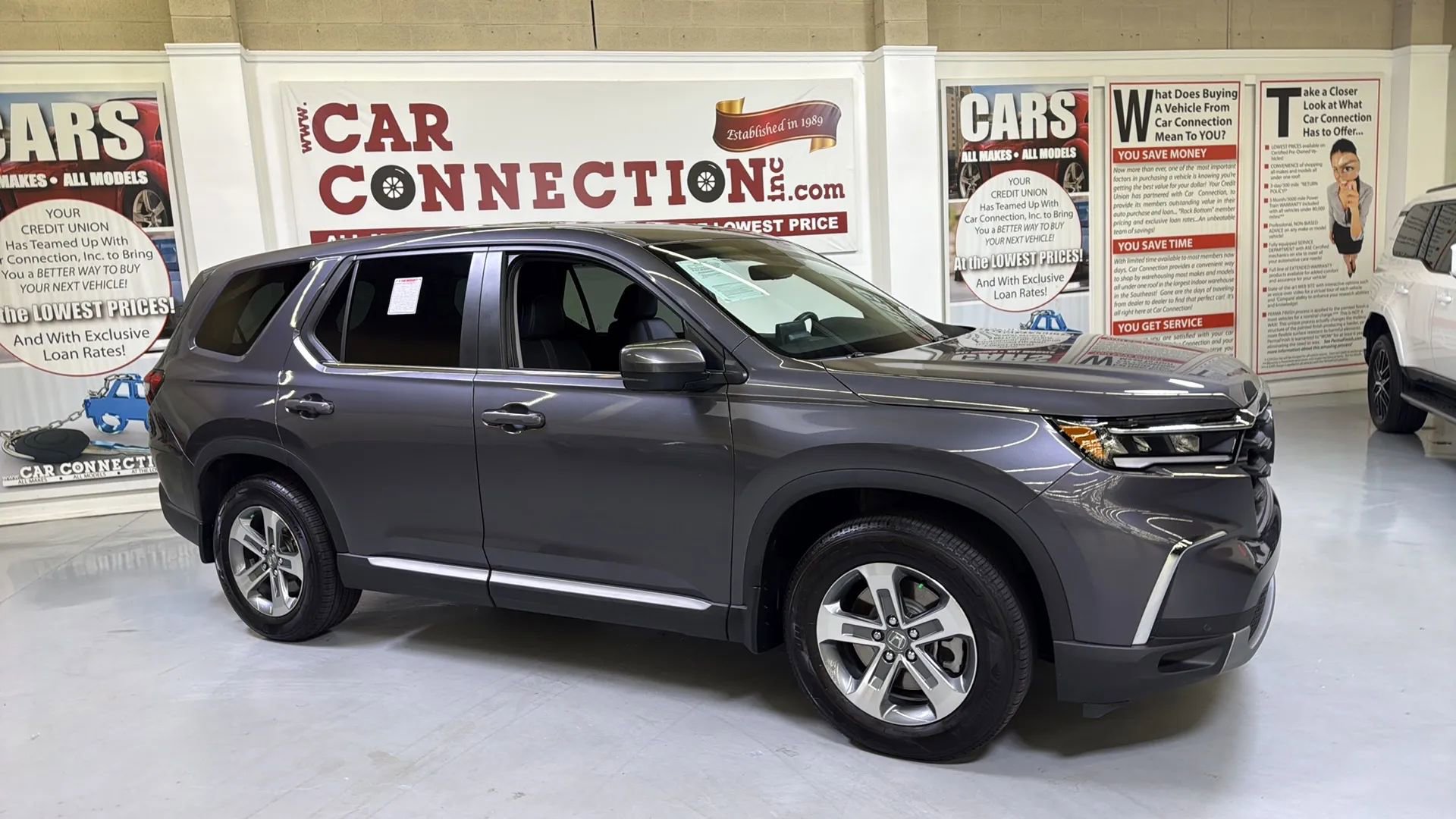 Used 2025 Honda Pilot EX