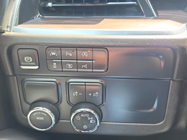 Used 2025 Chevrolet Suburban LS RWD image 24