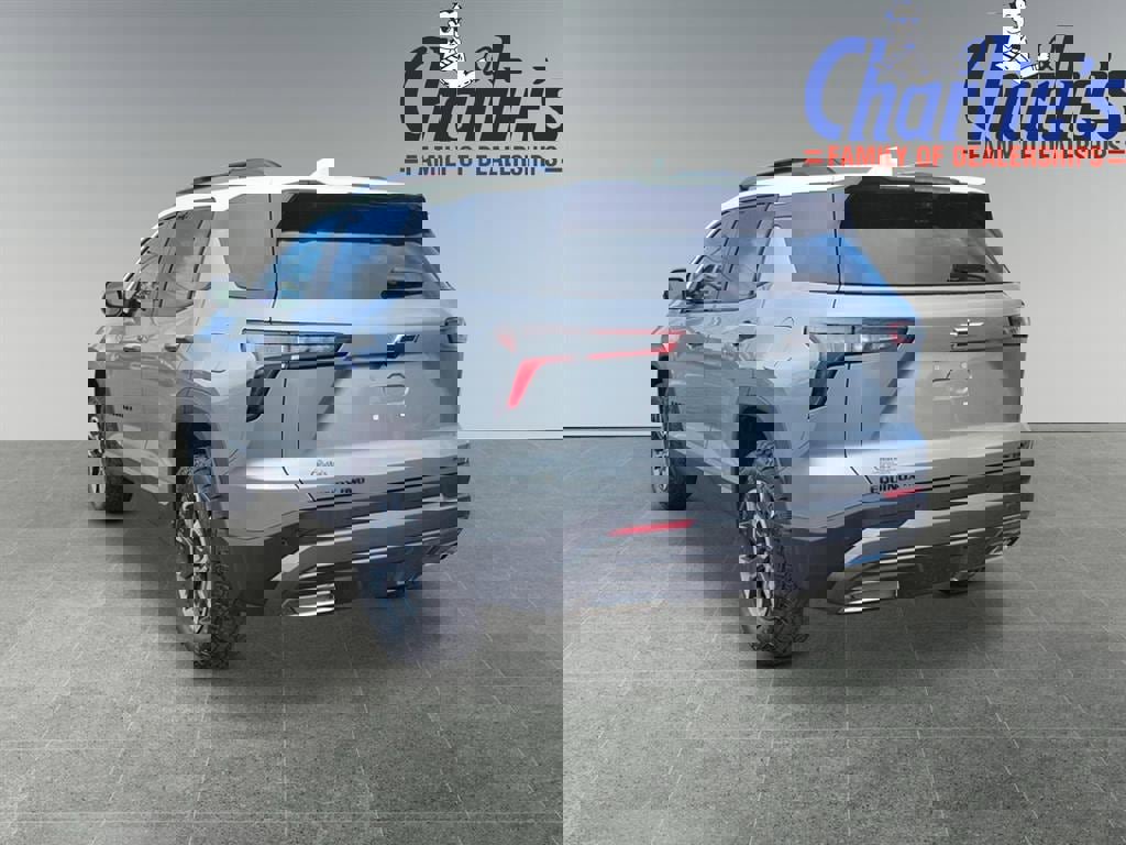 Used 2025 Chevrolet Equinox ACTIV w/ Safety and Technology Package image 5