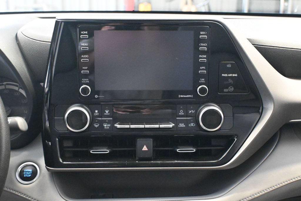 Used 2020 Toyota Highlander L FWD image 11