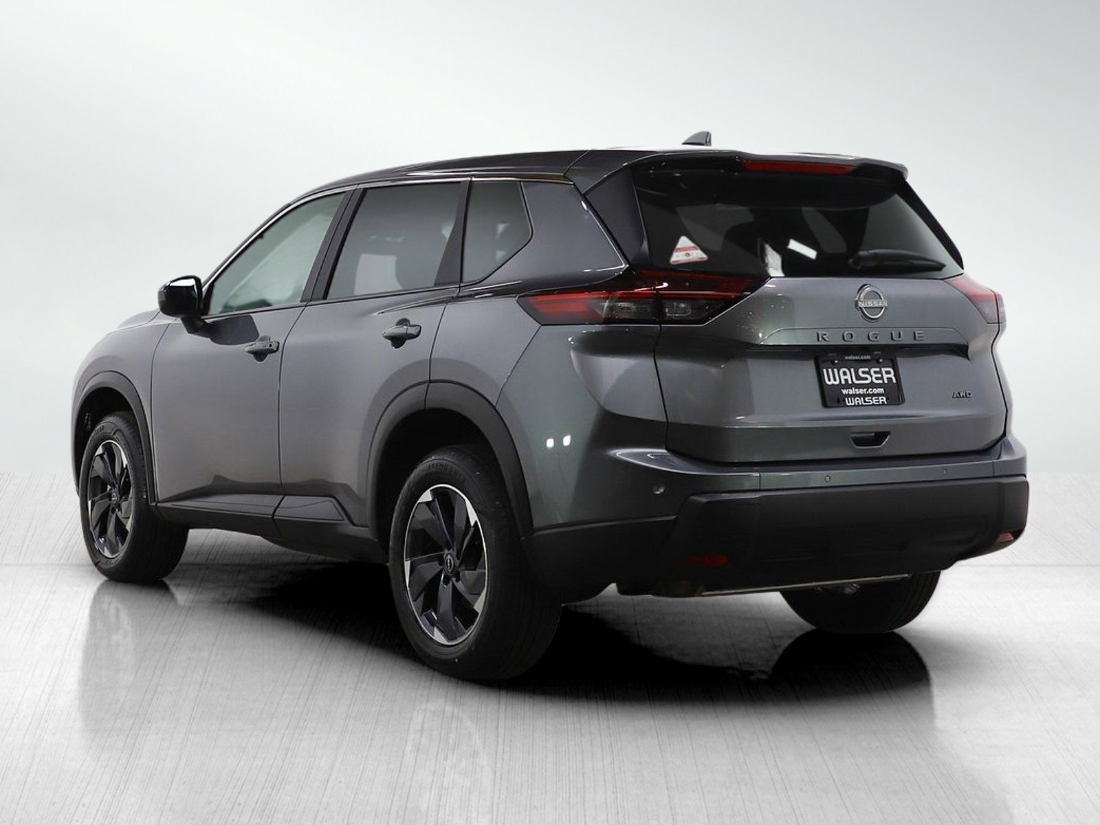 Used 2025 Nissan Rogue SV image 3