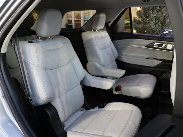 Used 2025 Ford Explorer Platinum w/ LUX Leather Package image 12