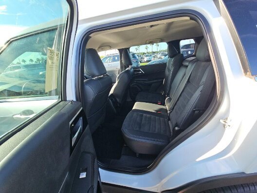 Used 2023 Mitsubishi Outlander SE FWD image 12