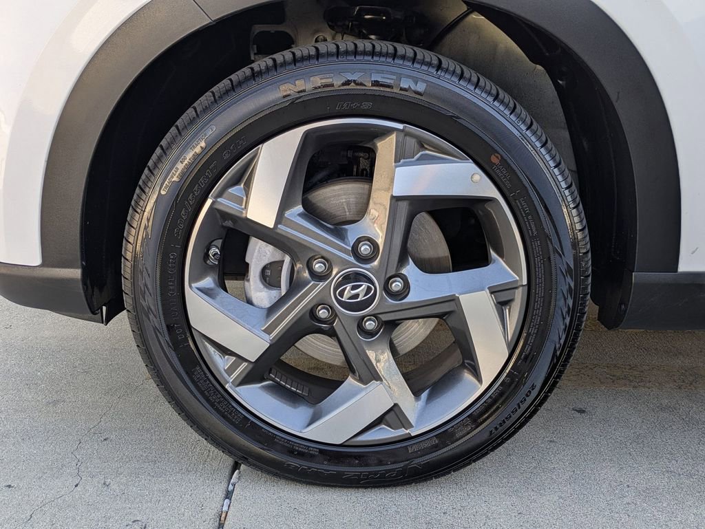 Used 2025 Hyundai Venue SEL image 31
