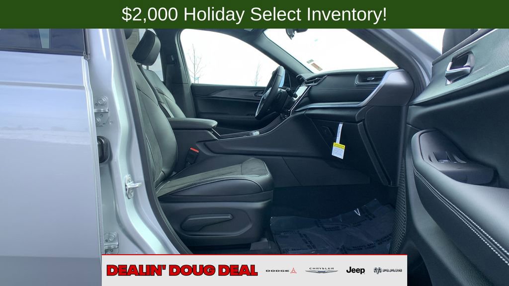 New 2025 Jeep Grand Cherokee L Altitude image 32