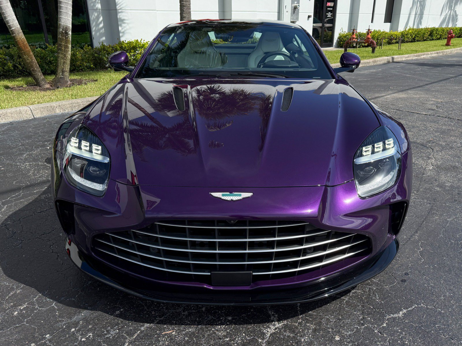 Used 2025 Aston Martin V8 Vantage Coupe RWD image 14