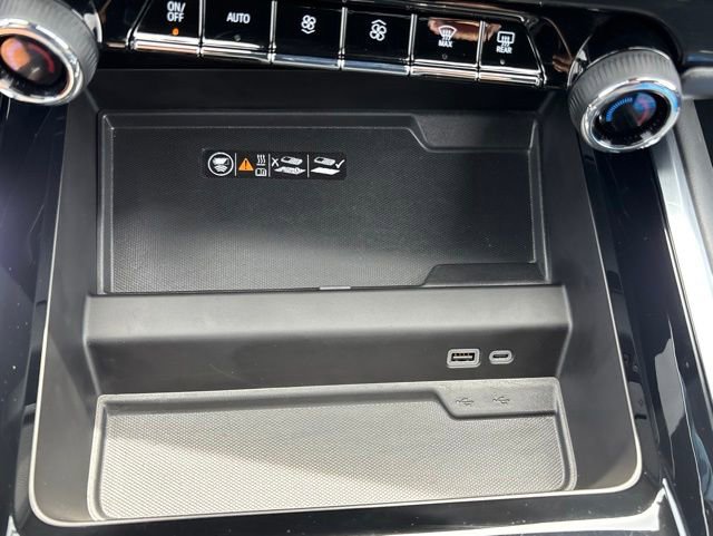 Used 2025 Chevrolet Suburban Z71 AWD/4WD image 27