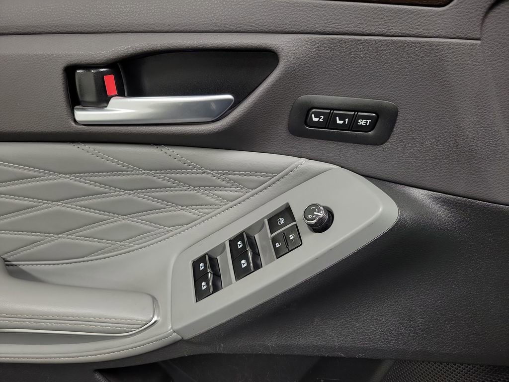 Used 2019 Toyota Avalon Limited image 20
