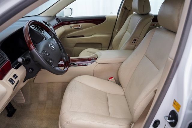 Used 2011 Lexus LS 460 AWD w/ Comfort Pkg image 18