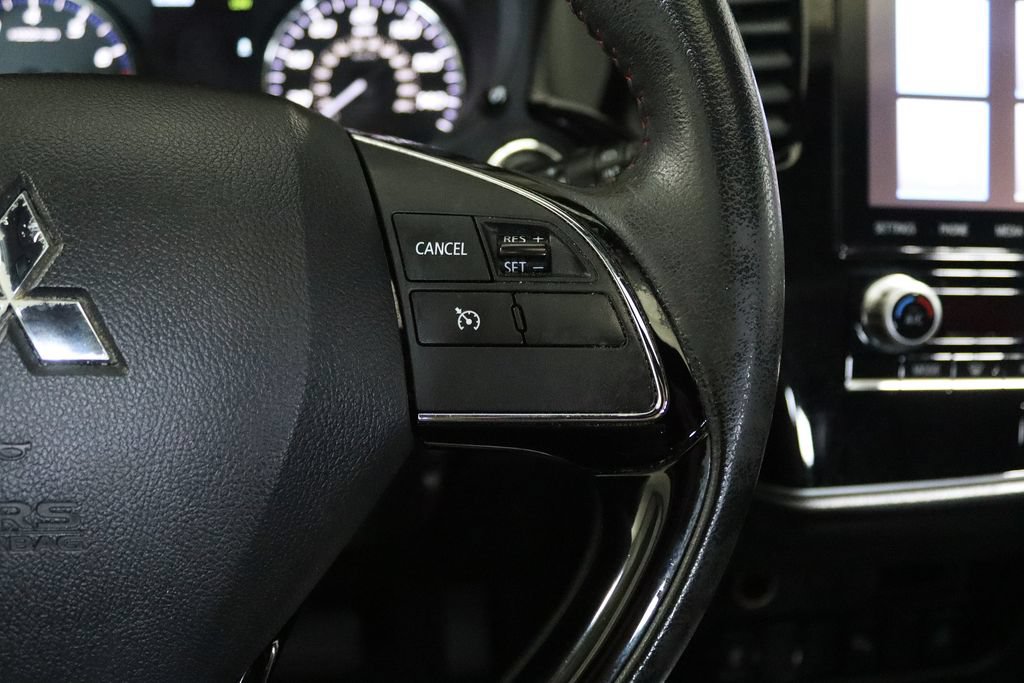 Used 2020 Mitsubishi Outlander LE AWD/4WD image 17