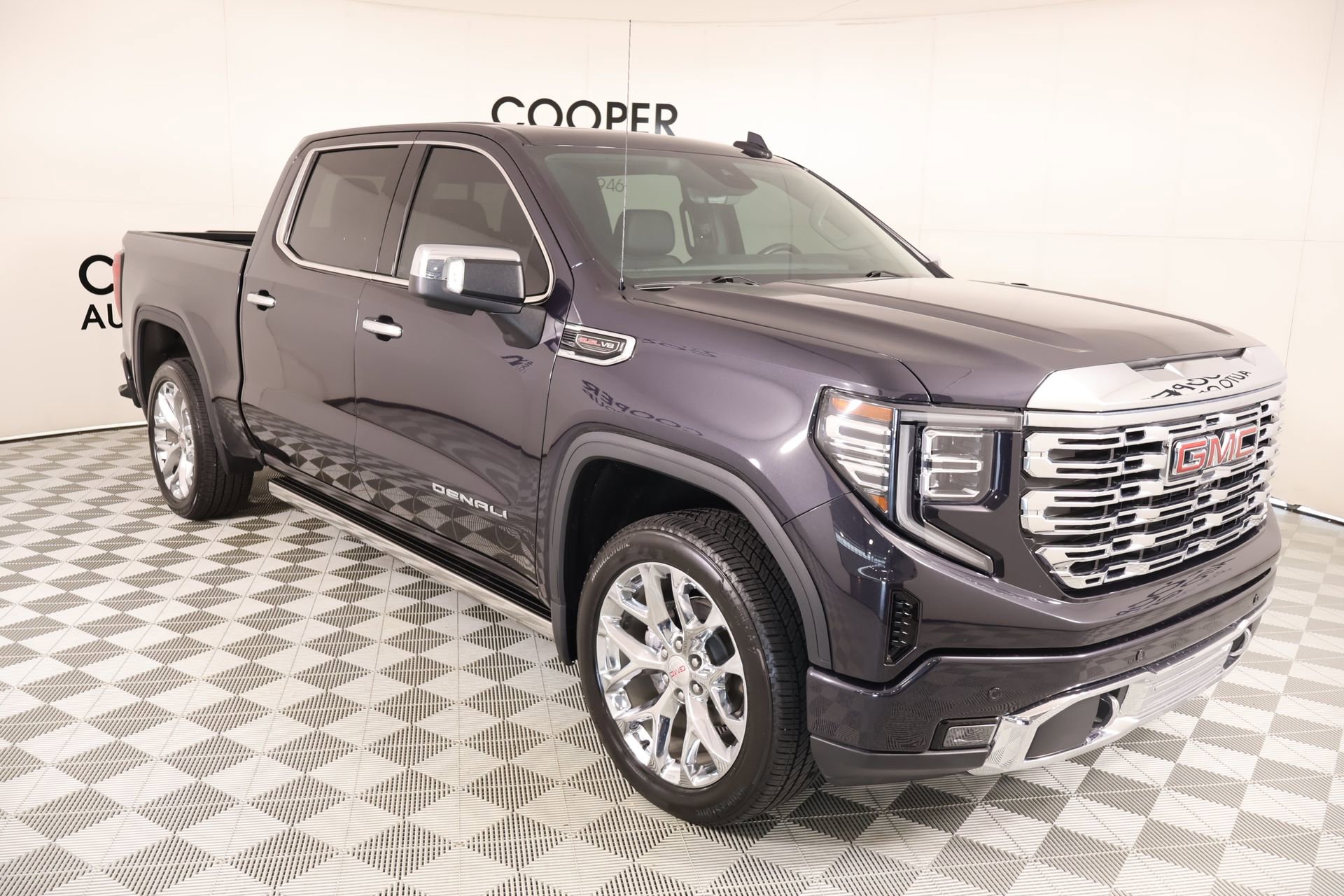 Used 2022 GMC Sierra 1500 Denali w/ Denali Reserve Package AWD/4WD image 1