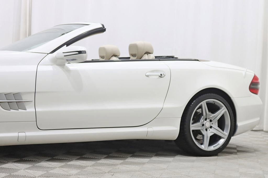 Used 2011 Mercedes-Benz SL 550 image 4