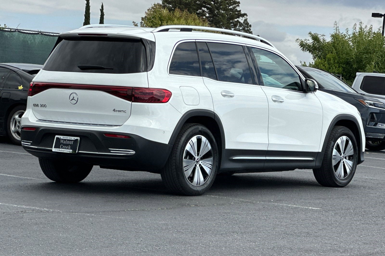 Used 2025 Mercedes-Benz EQB 300 4MATIC image 8