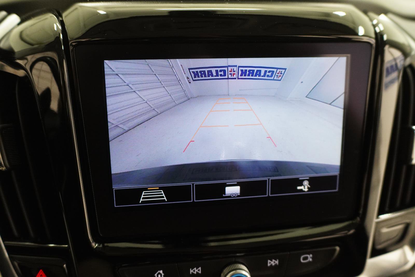 Used 2021 Chevrolet Traverse LT FWD image 29