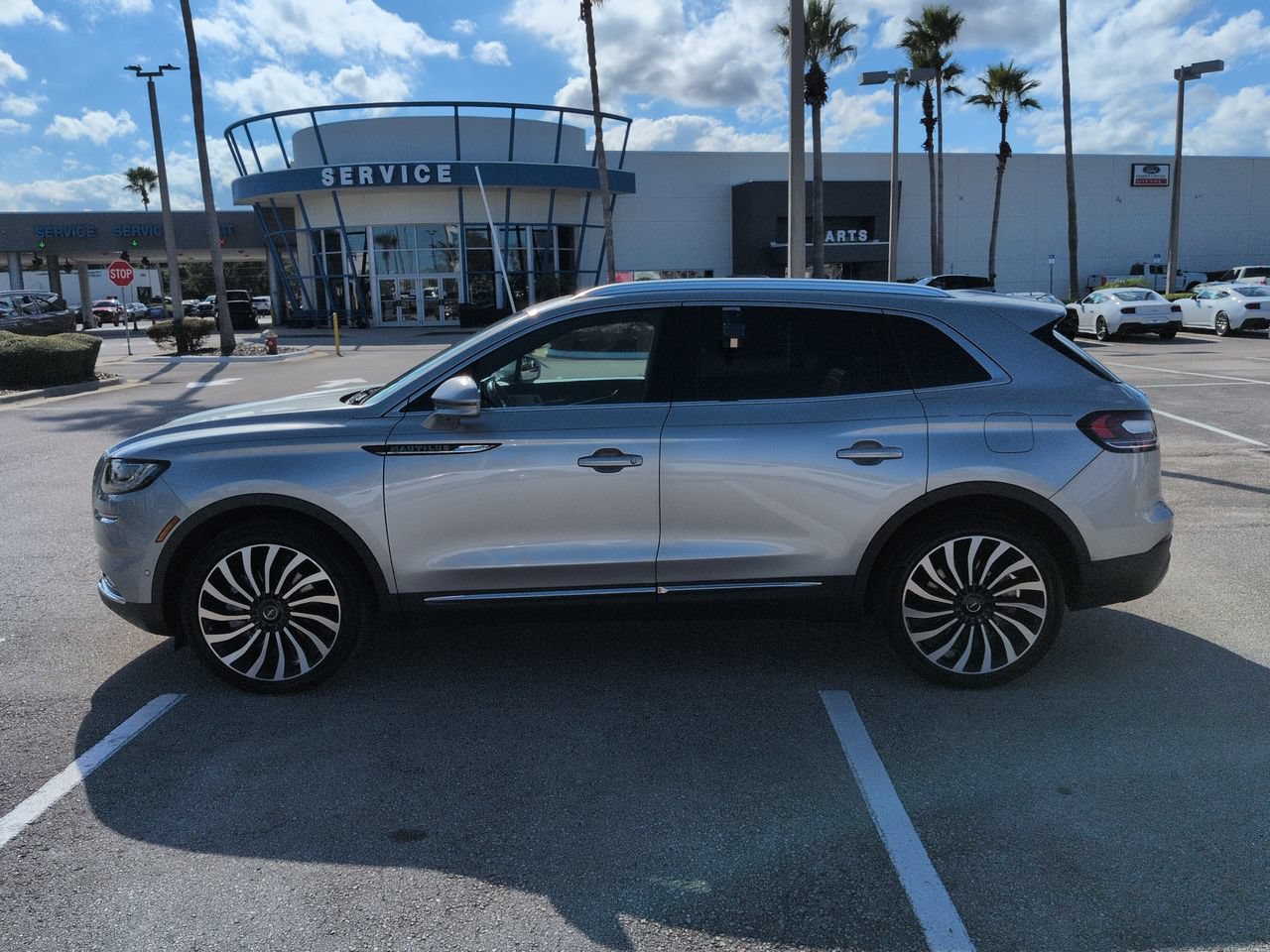 Certified 2023 Lincoln Nautilus Black Label w/ Class II Trailer Tow Package AWD/4WD image 8